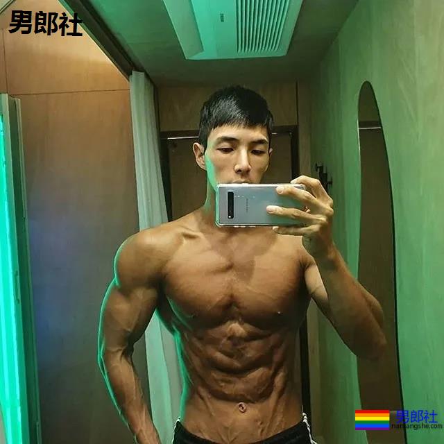 永远不缺肌肉与荷尔蒙，元气满满的小哥哥 - 51虹马