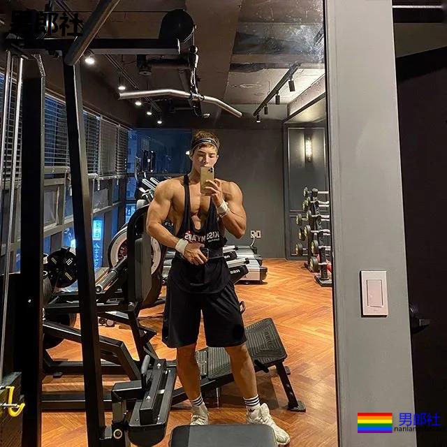 永远不缺肌肉与荷尔蒙，元气满满的小哥哥 - 51虹马