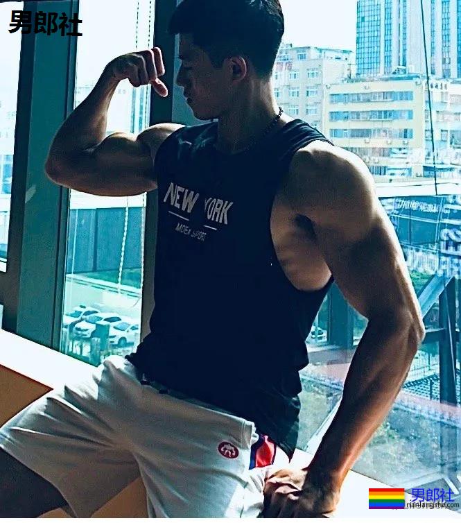 186cm厦门肌肉教练,网友:这不就是理想男友么~ - 51虹马 186cm厦门肌肉教练,网友:这不就是理想男友么~ - 51虹马