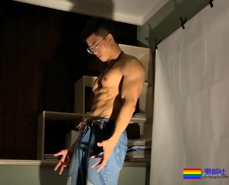 186cm厦门肌肉教练,网友:这不就是理想男友么~ - 51虹马 186cm厦门肌肉教练,网友:这不就是理想男友么~ - 51虹马