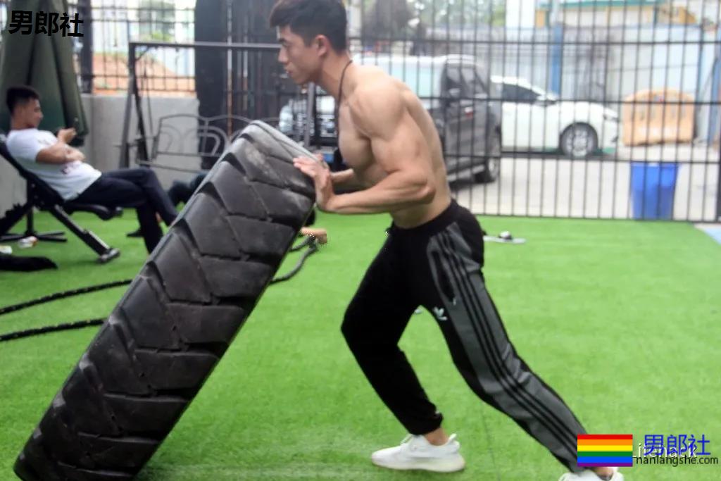 186cm厦门肌肉教练,网友:这不就是理想男友么~ - 51虹马 186cm厦门肌肉教练,网友:这不就是理想男友么~ - 51虹马