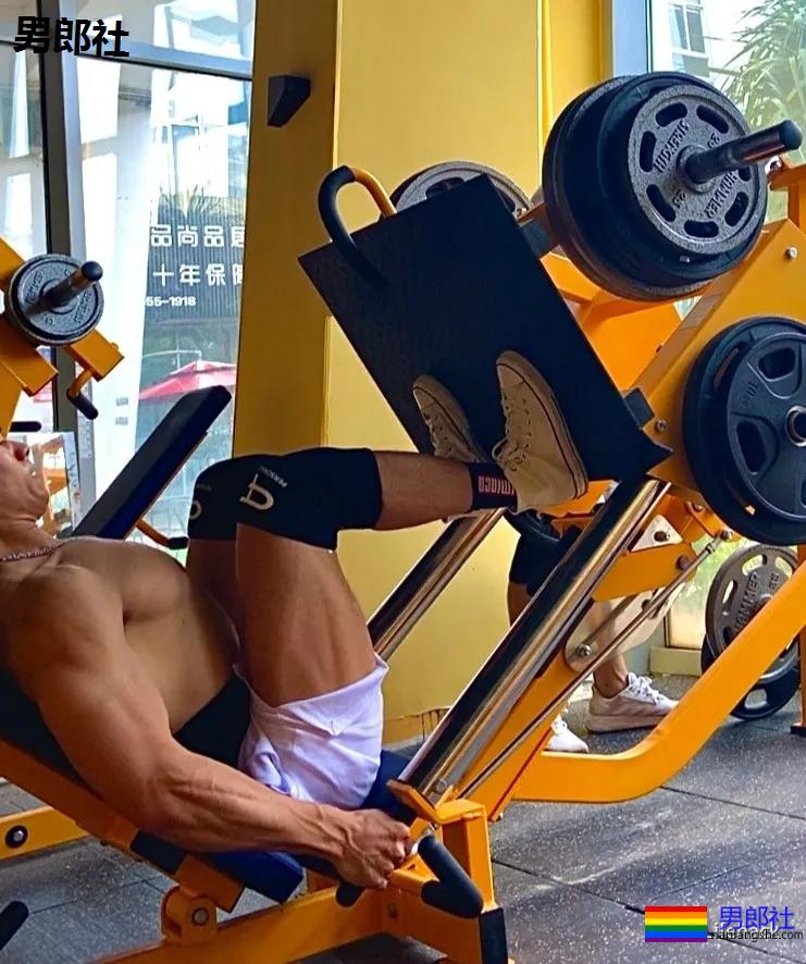 186cm厦门肌肉教练,网友:这不就是理想男友么~ - 51虹马 186cm厦门肌肉教练,网友:这不就是理想男友么~ - 51虹马