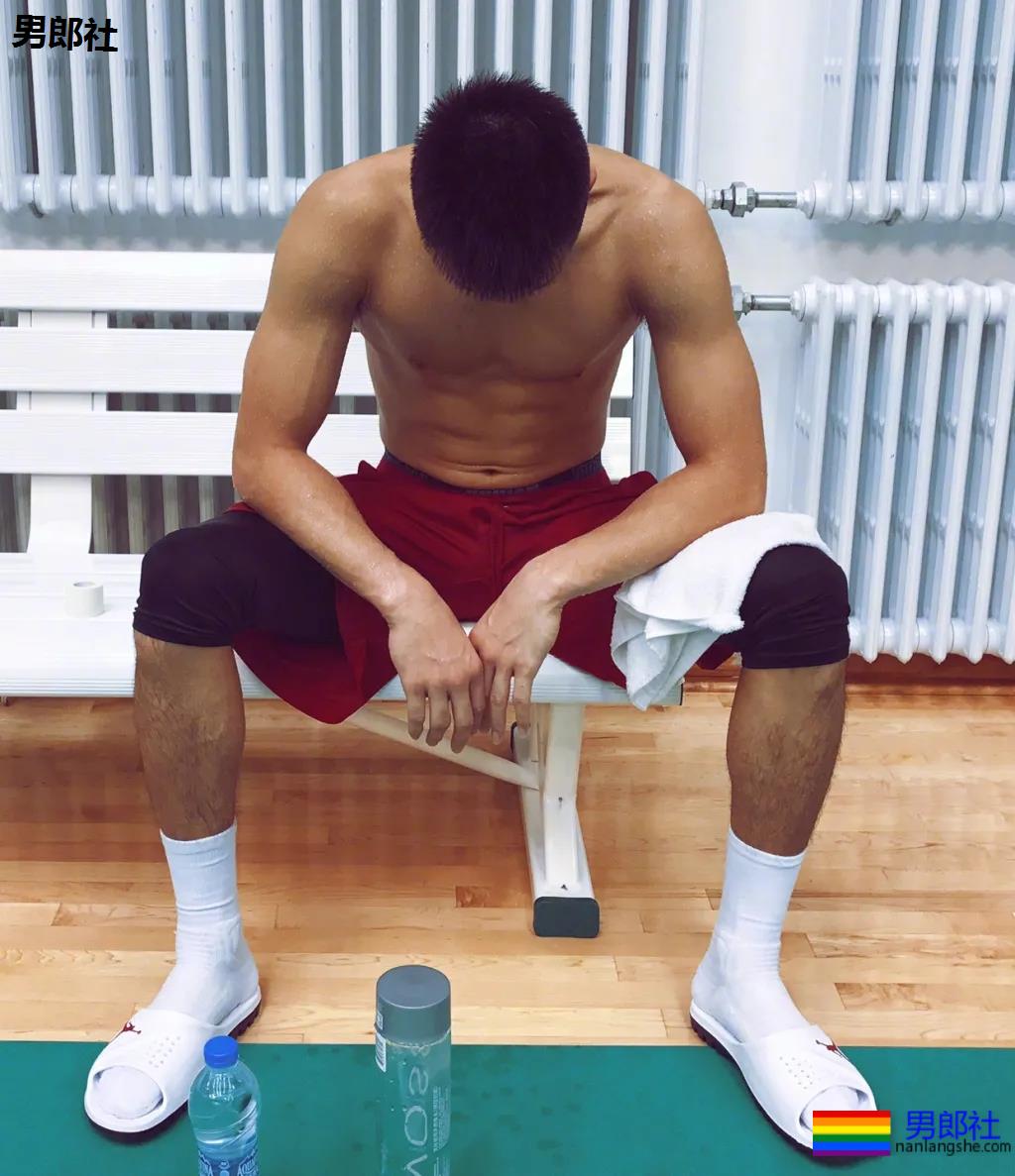 长腿大鼻子篮球体育生,CBA超帅肌肉寸头球员大比拼,太可了吧! - 51虹马 长腿大鼻子篮球体育生,CBA超帅肌肉寸头球员大比拼,太可了吧! - 51虹马