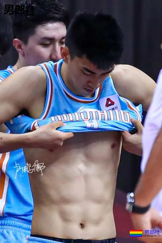 长腿大鼻子篮球体育生,CBA超帅肌肉寸头球员大比拼,太可了吧! - 51虹马 长腿大鼻子篮球体育生,CBA超帅肌肉寸头球员大比拼,太可了吧! - 51虹马