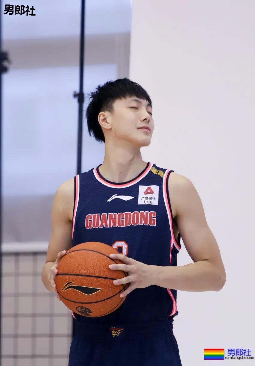 长腿大鼻子篮球体育生,CBA超帅肌肉寸头球员大比拼,太可了吧! - 51虹马 长腿大鼻子篮球体育生,CBA超帅肌肉寸头球员大比拼,太可了吧! - 51虹马