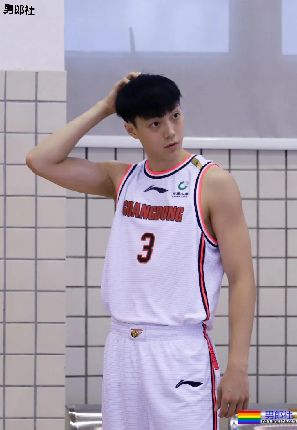 长腿大鼻子篮球体育生,CBA超帅肌肉寸头球员大比拼,太可了吧! - 51虹马 长腿大鼻子篮球体育生,CBA超帅肌肉寸头球员大比拼,太可了吧! - 51虹马