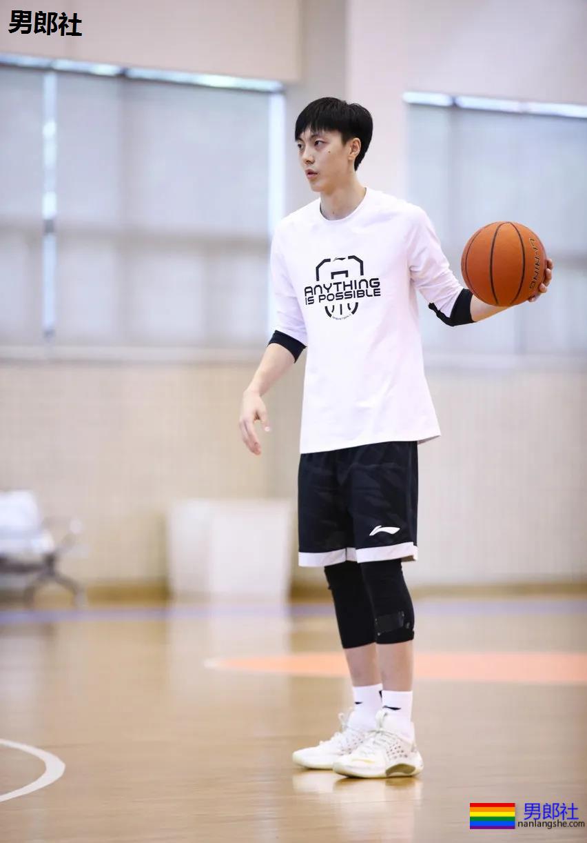 长腿大鼻子篮球体育生,CBA超帅肌肉寸头球员大比拼,太可了吧! - 51虹马 长腿大鼻子篮球体育生,CBA超帅肌肉寸头球员大比拼,太可了吧! - 51虹马