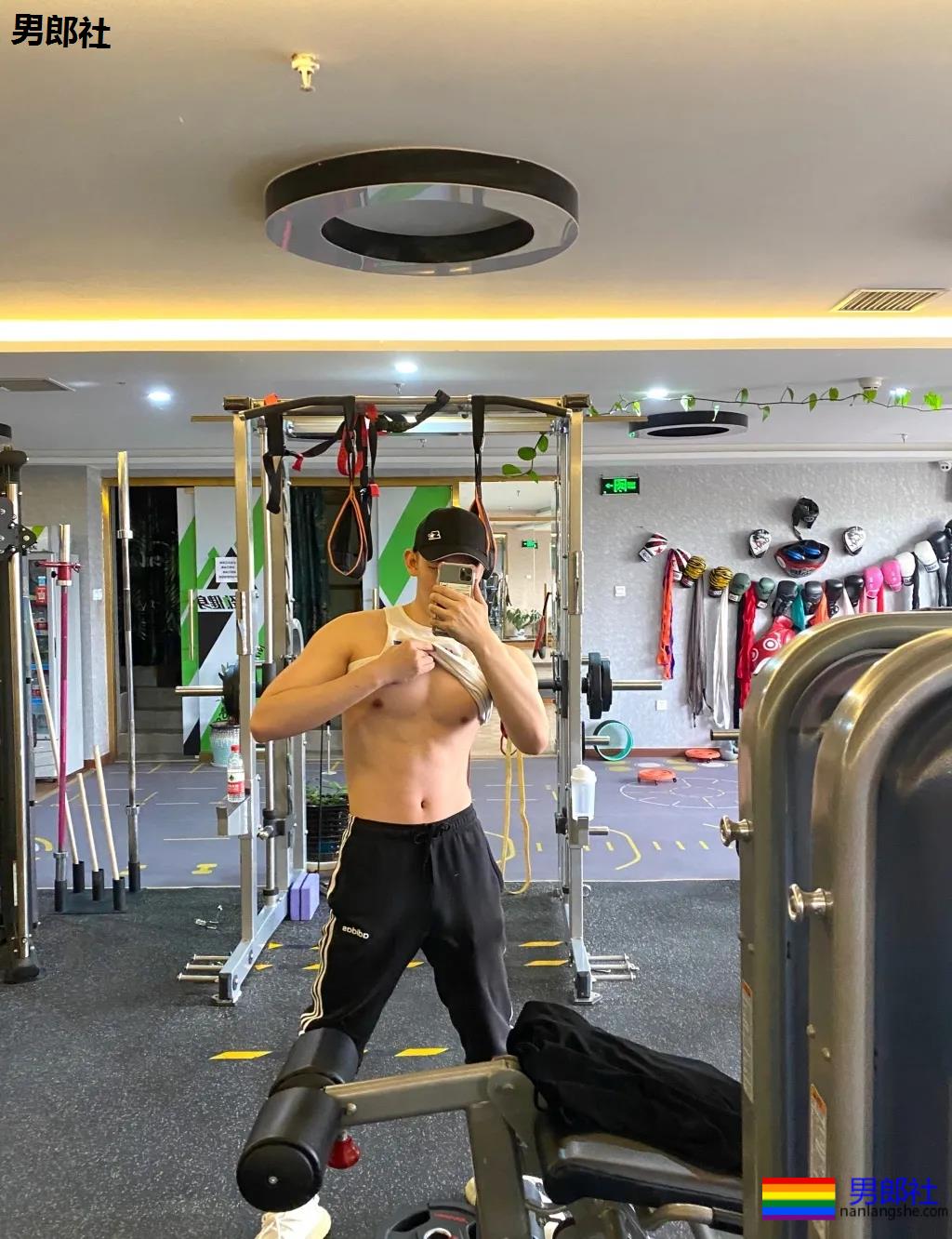 白嫩干净的腹肌小奶狗，鲜软萌帅有点甜！-51虹马