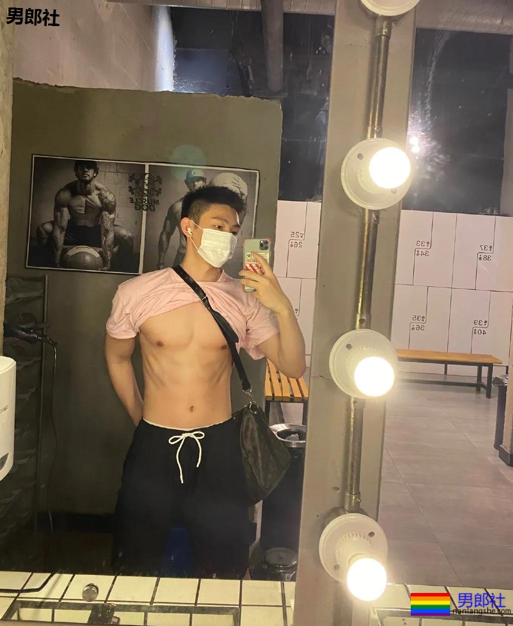 白嫩干净的腹肌小奶狗，鲜软萌帅有点甜！ - 51虹马