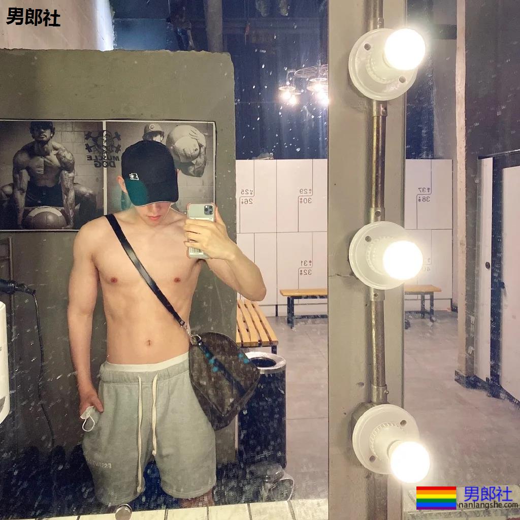 白嫩干净的腹肌小奶狗，鲜软萌帅有点甜！ - 51虹马