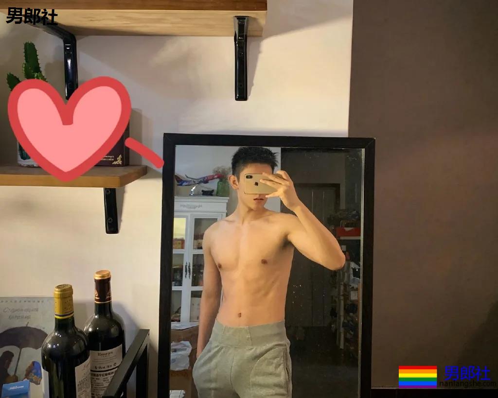 白嫩干净的腹肌小奶狗，鲜软萌帅有点甜！ - 51虹马