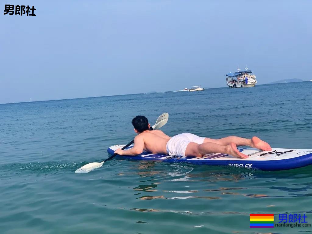 白嫩干净的腹肌小奶狗，鲜软萌帅有点甜！ - 51虹马