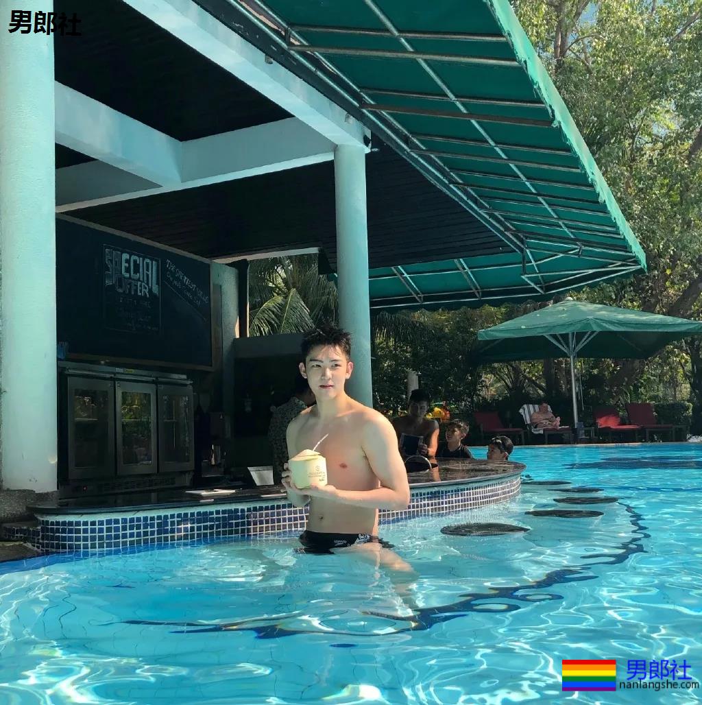 白嫩干净的腹肌小奶狗，鲜软萌帅有点甜！ - 51虹马