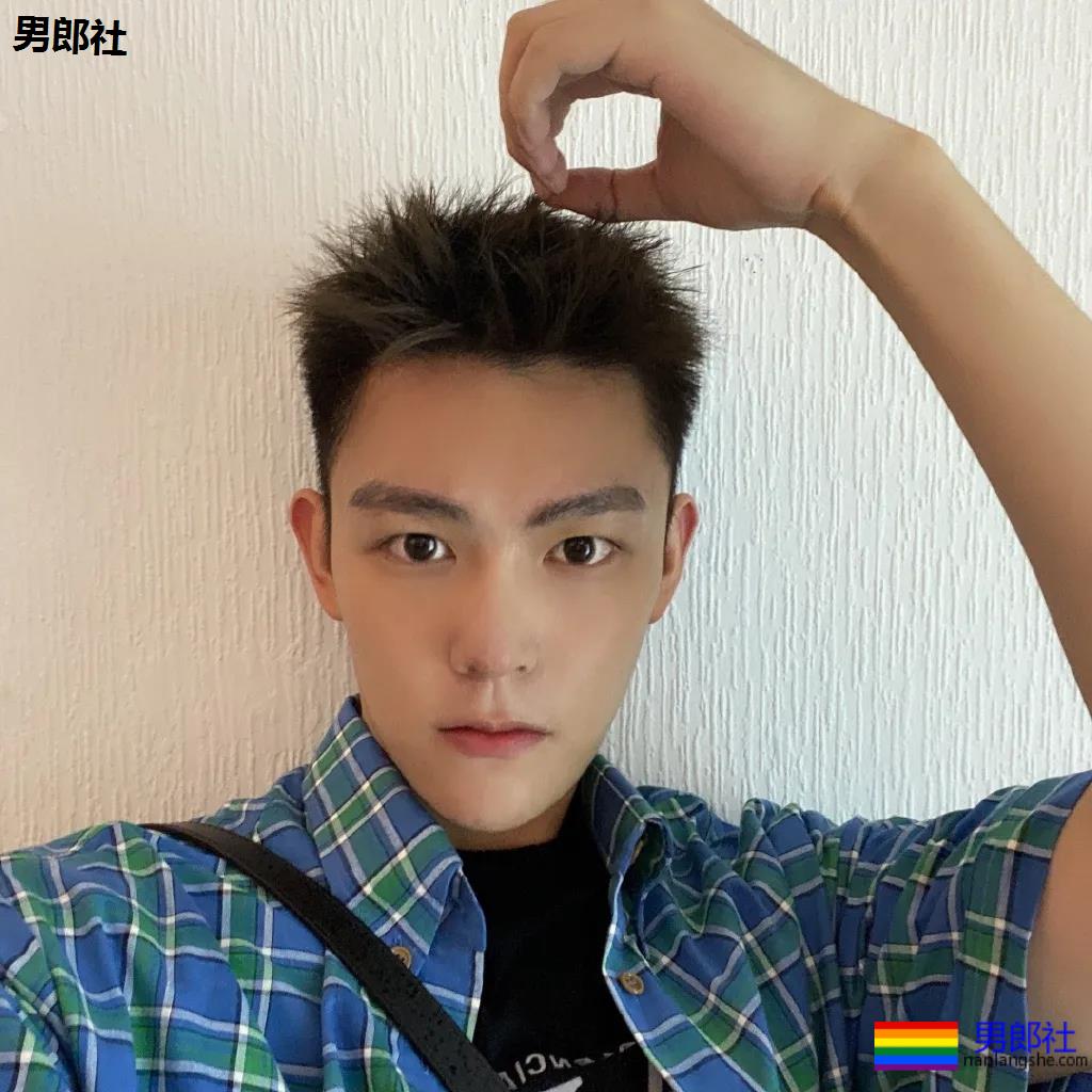 白嫩干净的腹肌小奶狗，鲜软萌帅有点甜！ - 51虹马