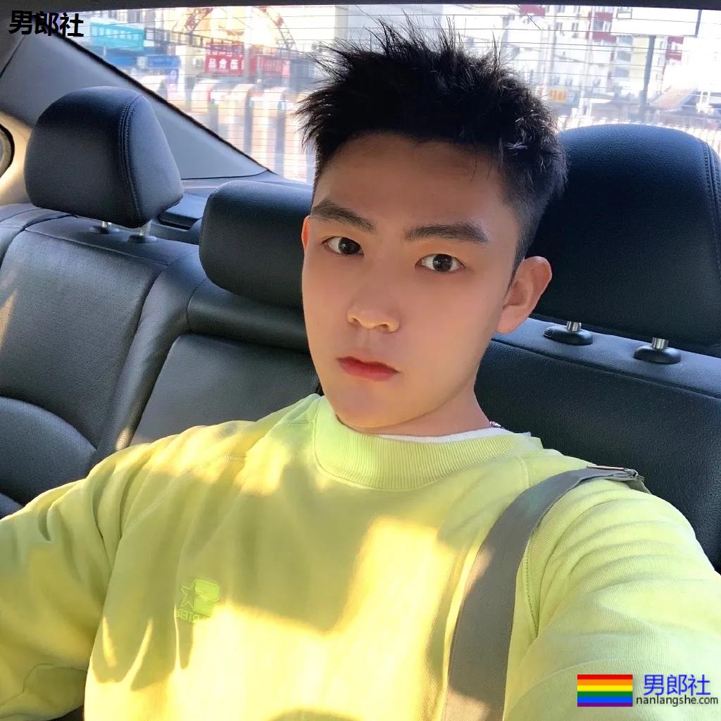 白嫩干净的腹肌小奶狗，鲜软萌帅有点甜！ - 51虹马