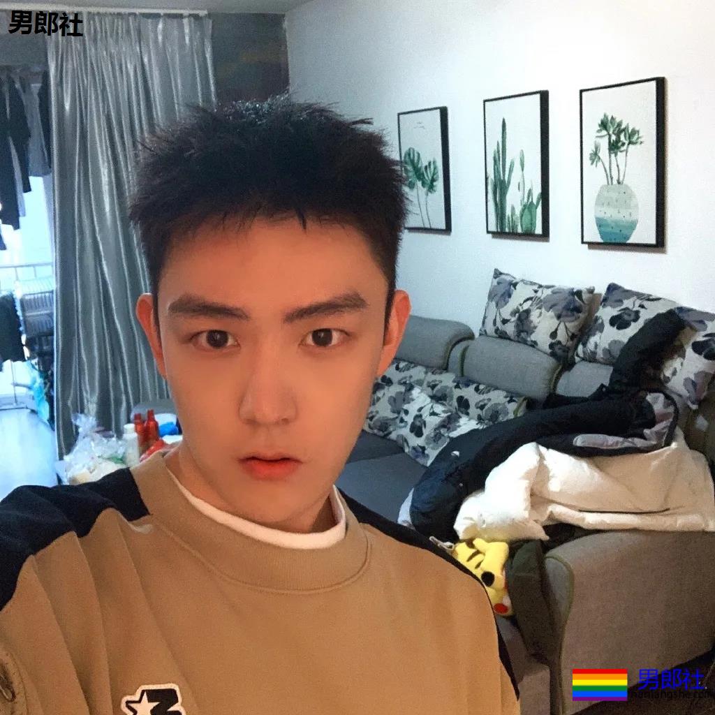 白嫩干净的腹肌小奶狗，鲜软萌帅有点甜！ - 51虹马