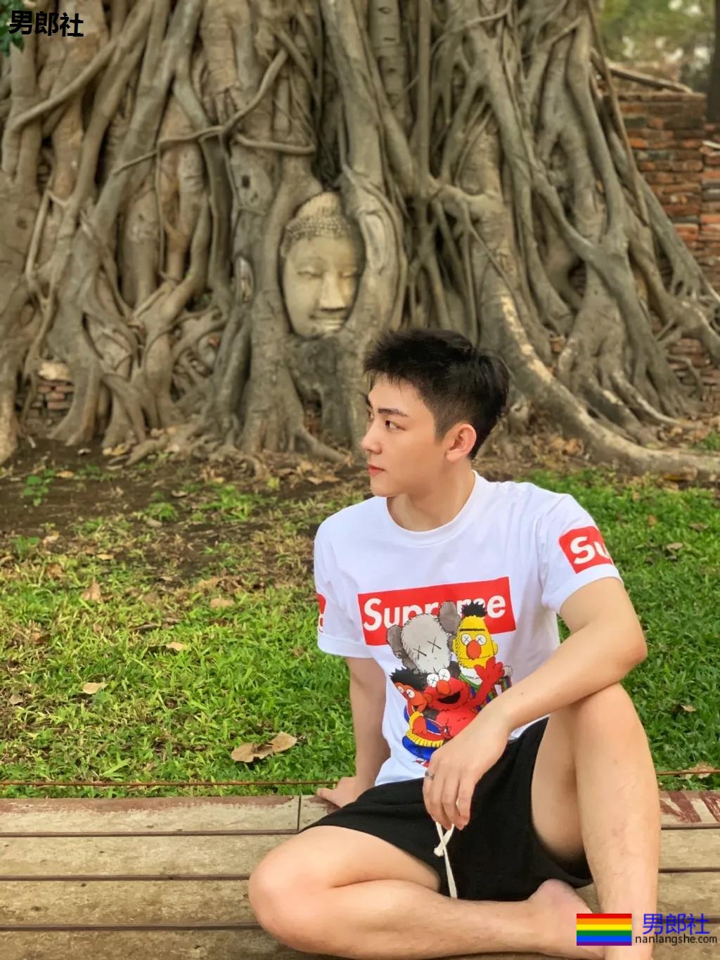 白嫩干净的腹肌小奶狗，鲜软萌帅有点甜！ - 51虹马