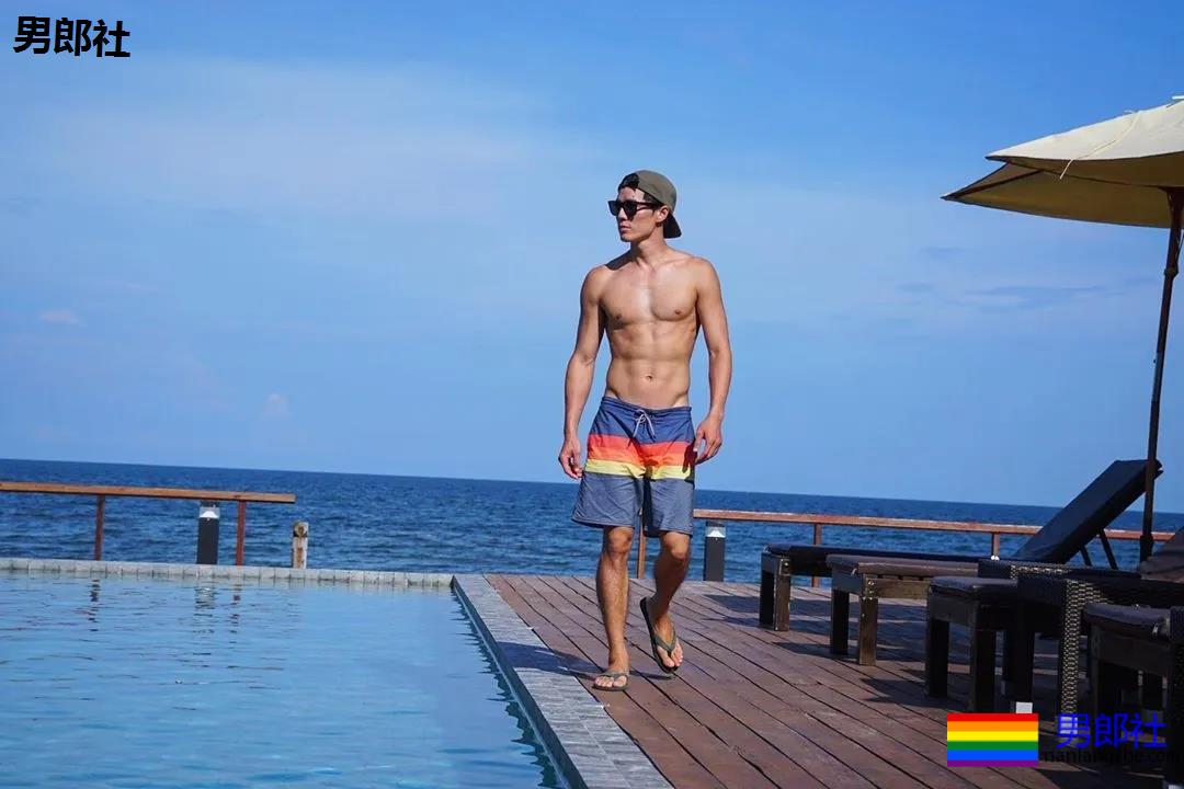 全网冲浪肌肉型男大比拼！一水泳裤腱子肉小狼狗，太A了！ - 51虹马