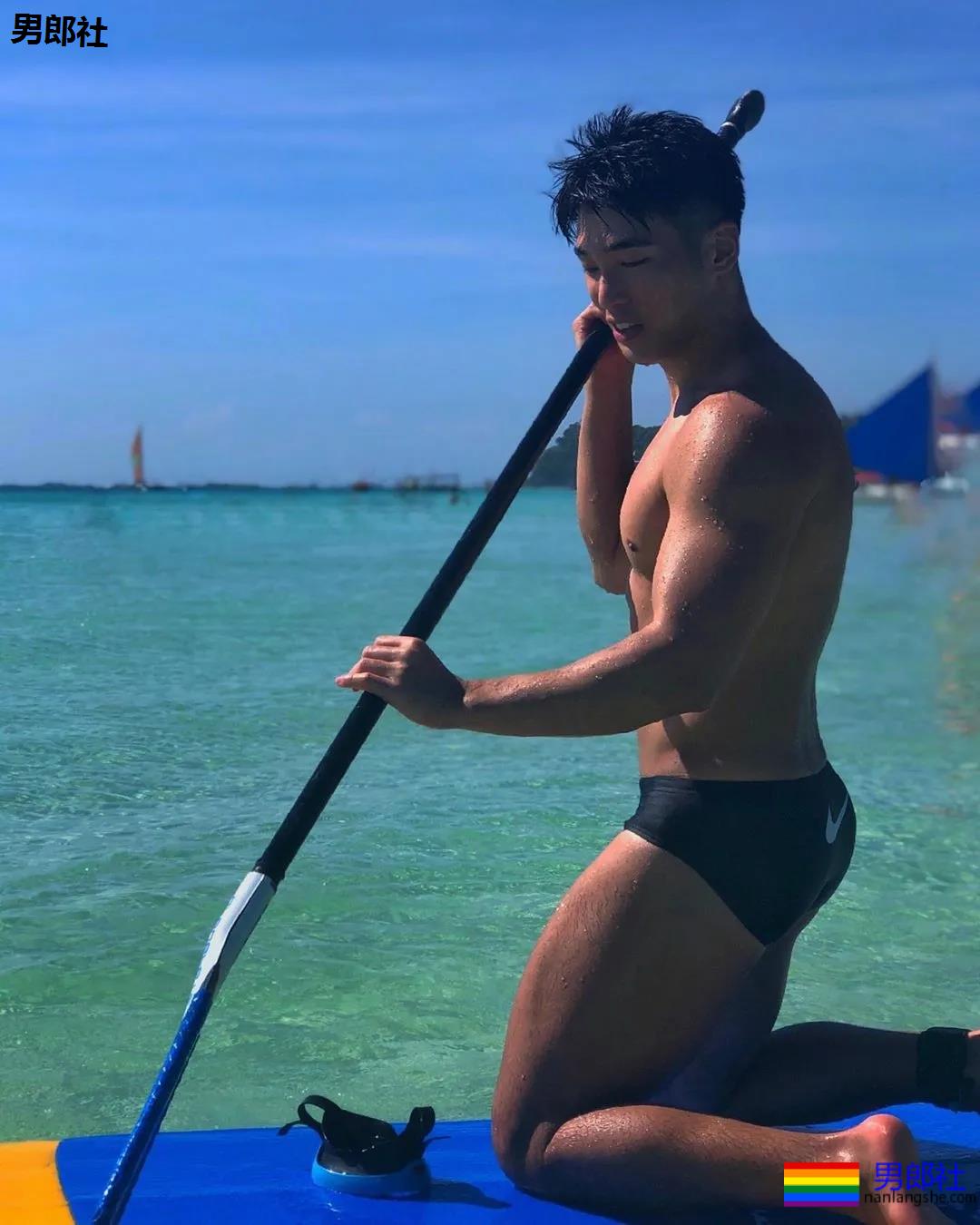 全网冲浪肌肉型男大比拼！一水泳裤腱子肉小狼狗，太A了！ - 51虹马