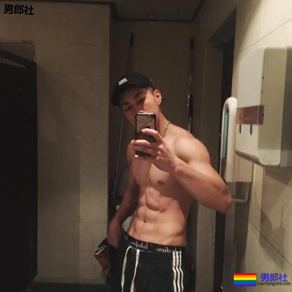 痞帅寸头小狼狗，八块腹肌公狗腰，也太A了吧！ - 51虹马