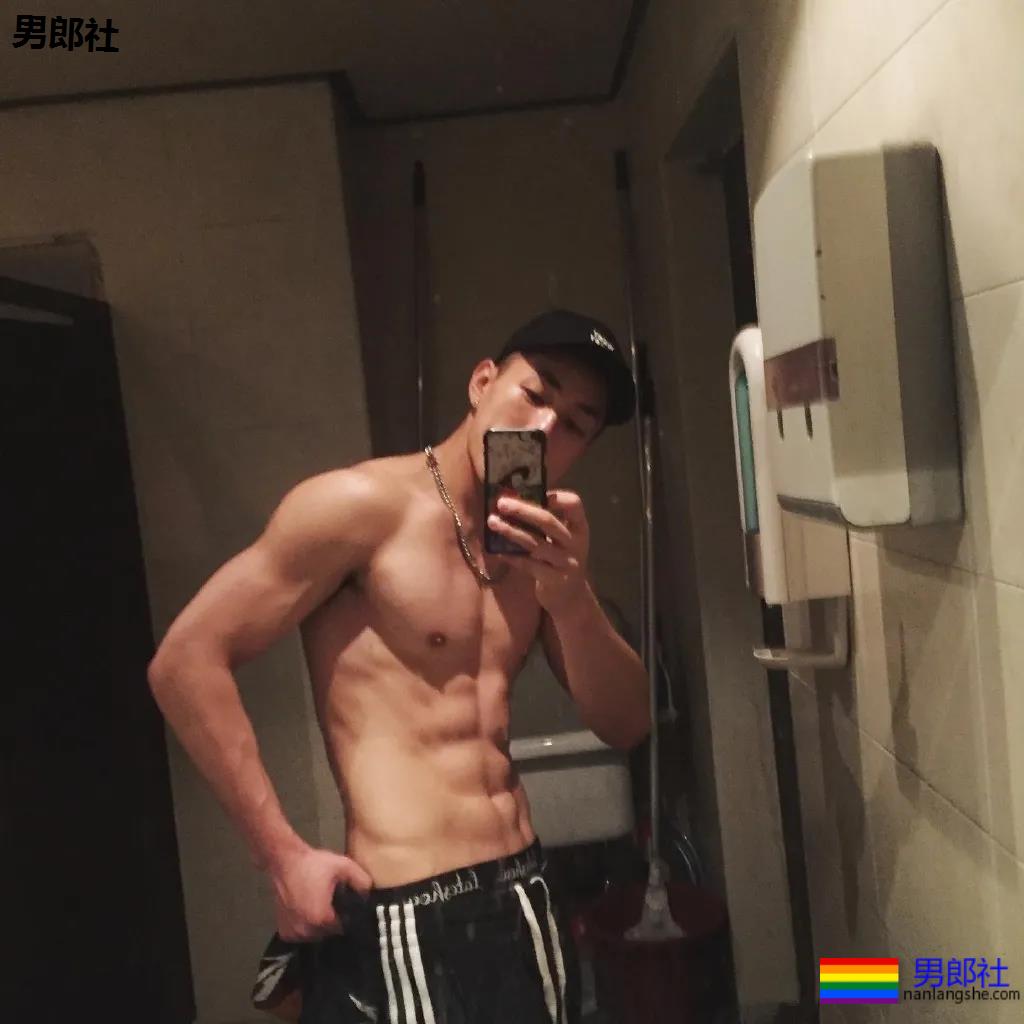 痞帅寸头小狼狗，八块腹肌公狗腰，也太A了吧！ - 51虹马