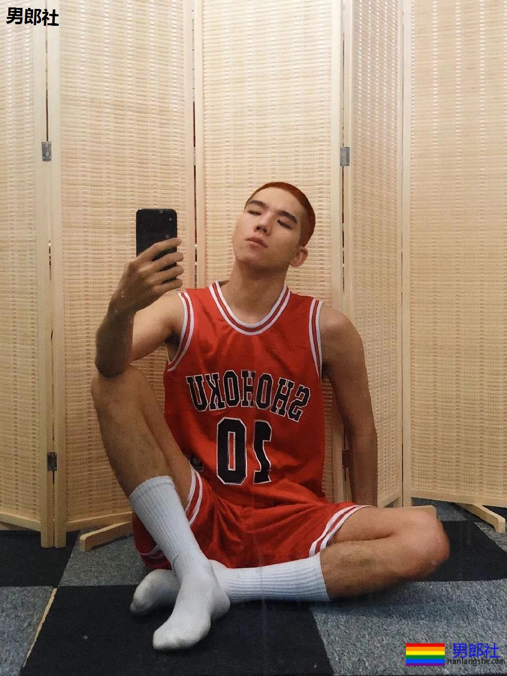 超帅球服短裤体育小哥，这些薄肌小狼狗也太A了吧！-51虹马