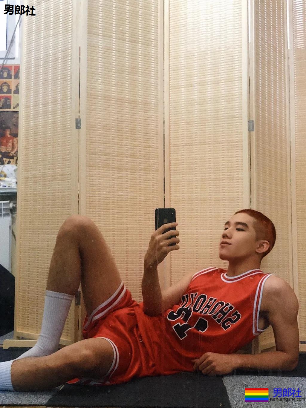 超帅球服短裤体育小哥，这些薄肌小狼狗也太A了吧！ - 51虹马