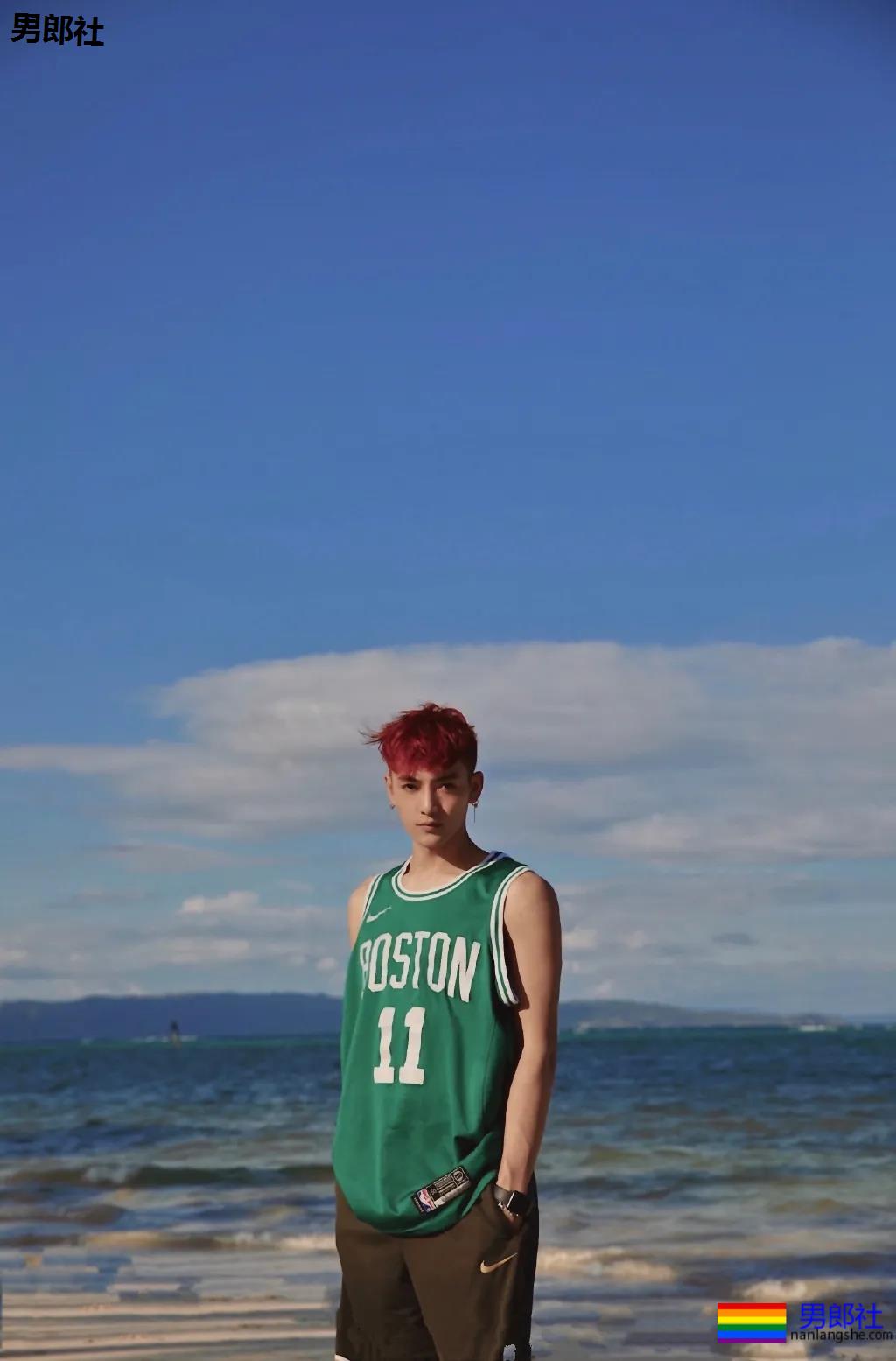 超帅球服短裤体育小哥，这些薄肌小狼狗也太A了吧！ - 51虹马