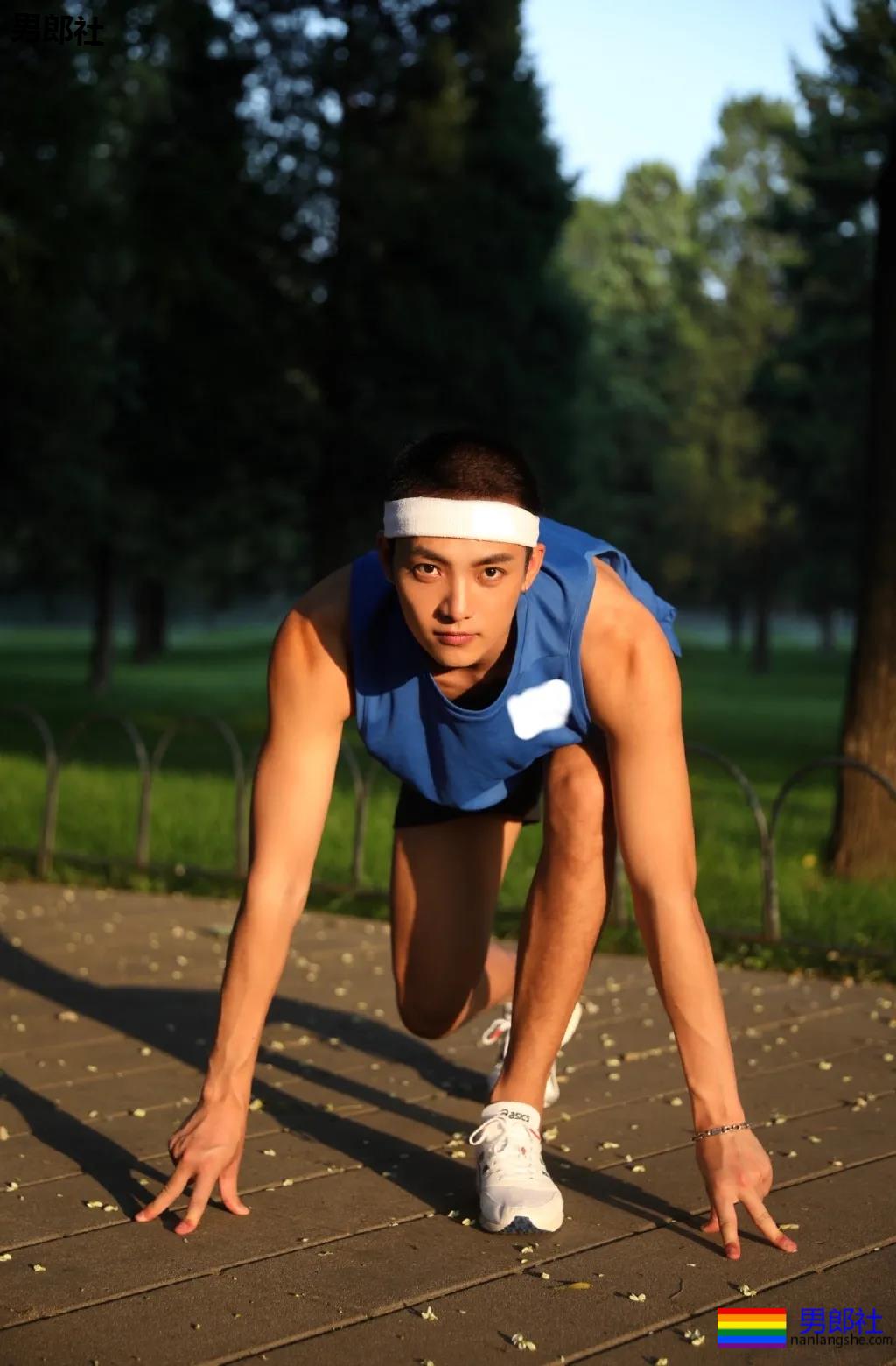 超帅球服短裤体育小哥，这些薄肌小狼狗也太A了吧！ - 51虹马