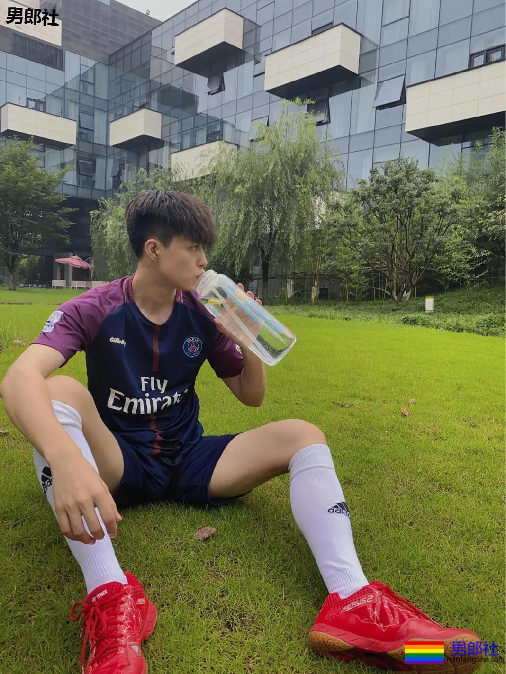 超帅球服短裤体育小哥，这些薄肌小狼狗也太A了吧！ - 51虹马