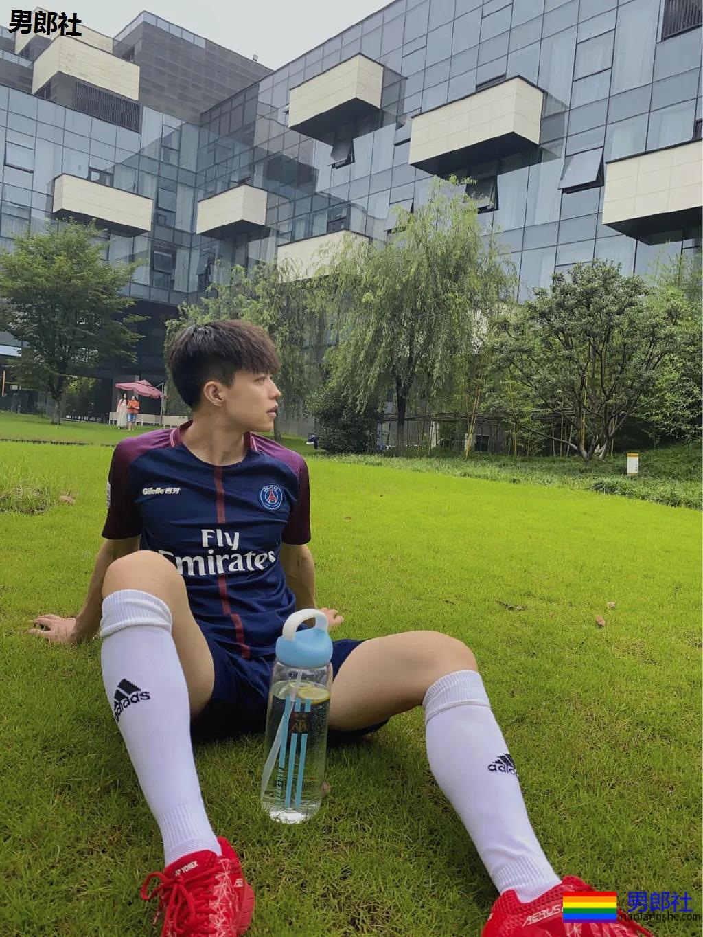 超帅球服短裤体育小哥，这些薄肌小狼狗也太A了吧！ - 51虹马