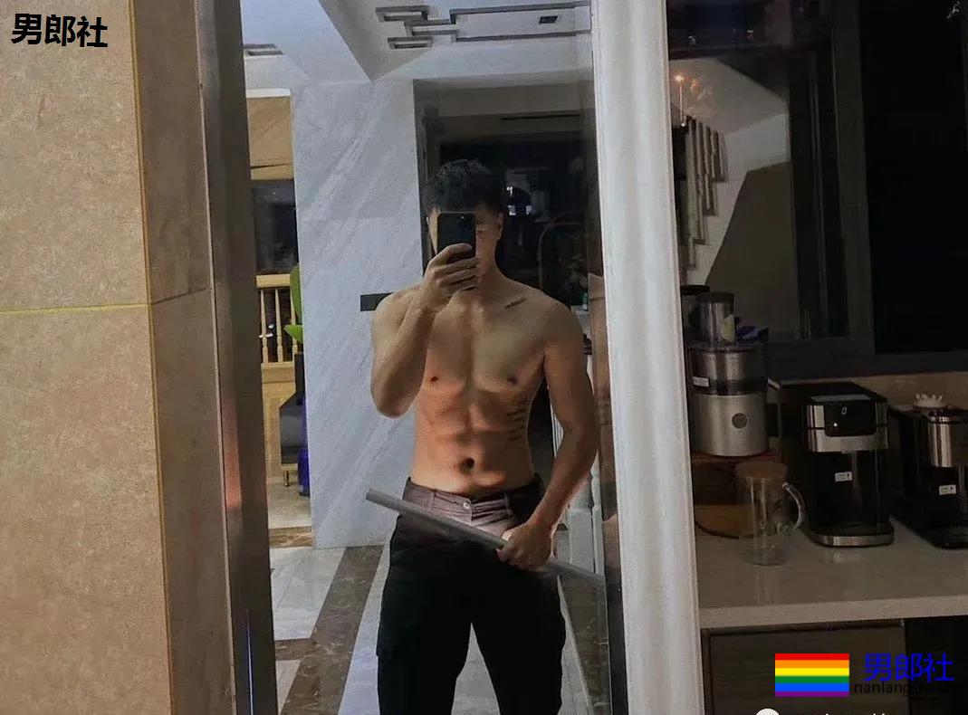 超帅球服短裤体育小哥，这些薄肌小狼狗也太A了吧！ - 51虹马