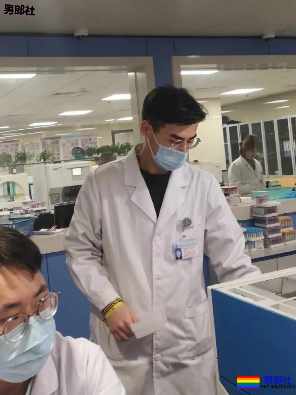 抓拍神仙颜值医生小哥，谁才是你的天使男友？ - 51虹马