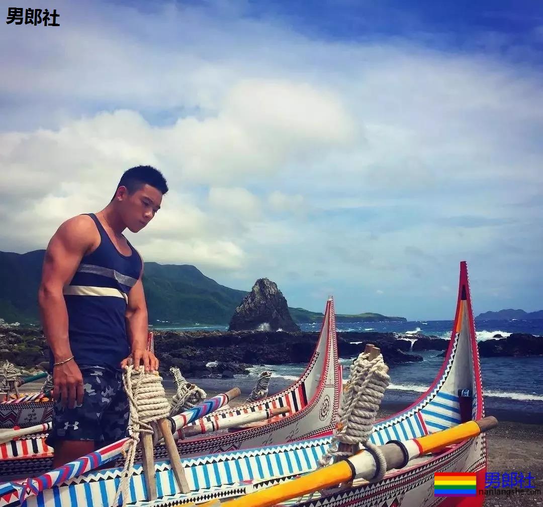 律师一身的腱子肉,在游泳池献出了各种曝光照 - 51虹马 律师一身的腱子肉,在游泳池献出了各种曝光照 - 51虹马