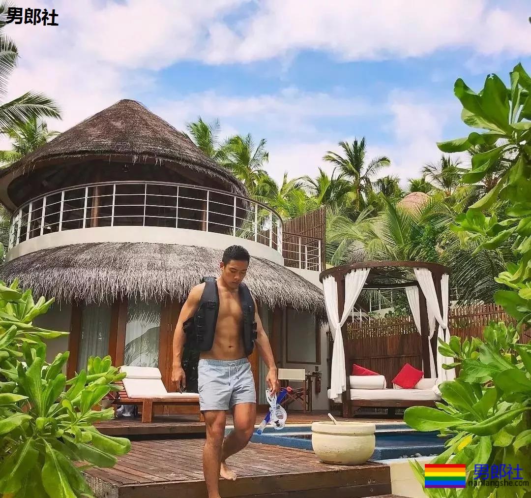 律师一身的腱子肉,在游泳池献出了各种曝光照 - 51虹马 律师一身的腱子肉,在游泳池献出了各种曝光照 - 51虹马