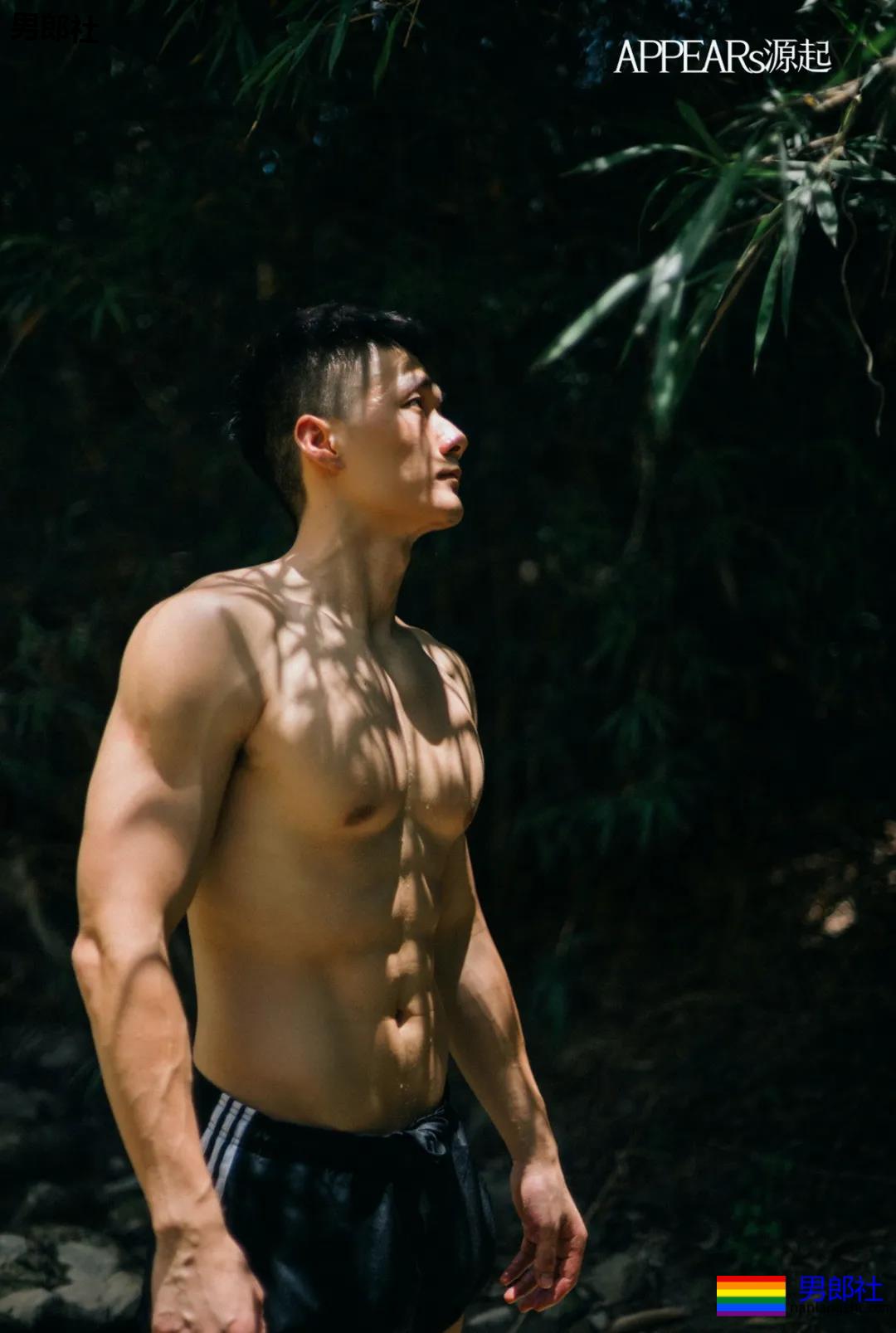 山里野泳的那个肌肉男，原来是名特警帅哥！ - 51虹马