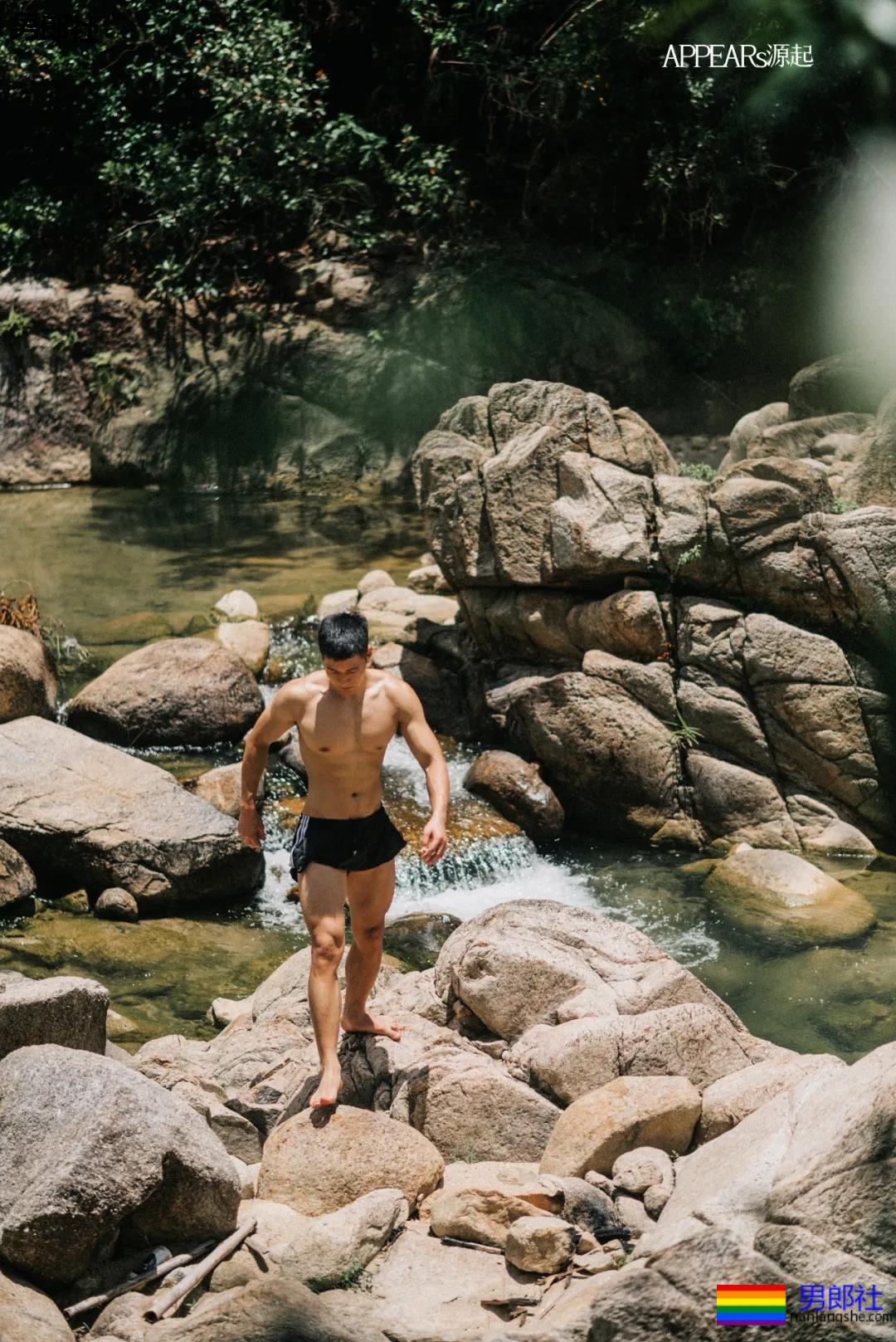 山里野泳的那个肌肉男，原来是名特警帅哥！ - 51虹马