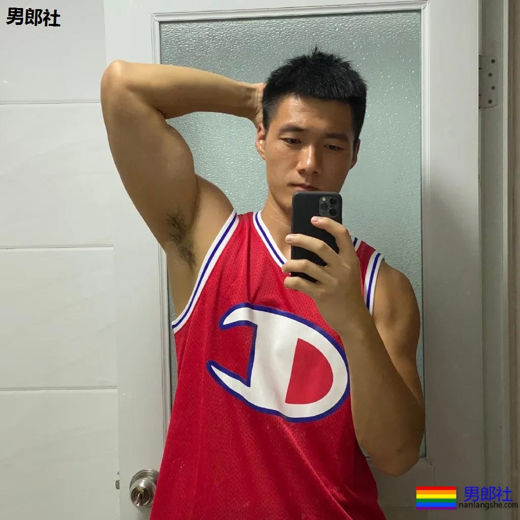 山里野泳的那个肌肉男，原来是名特警帅哥！ - 51虹马