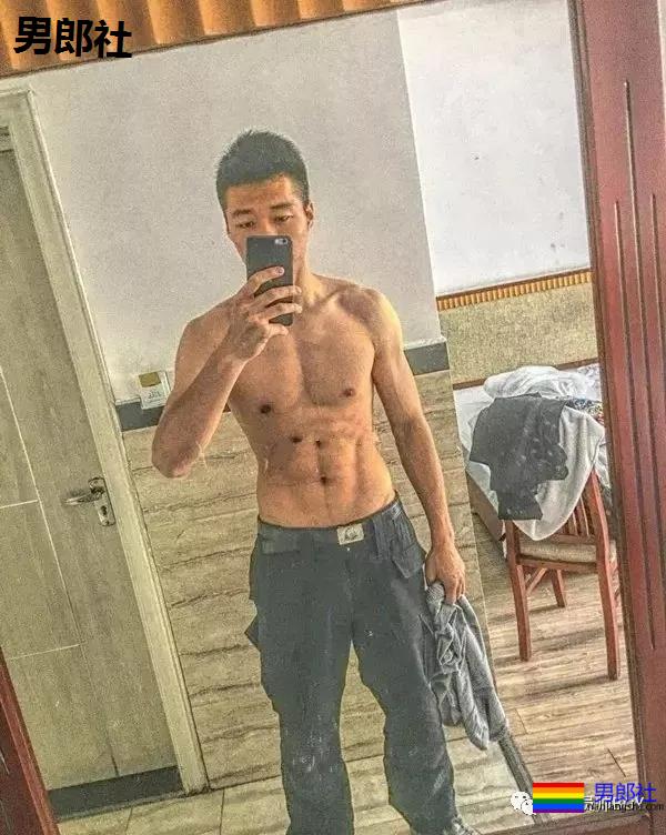 山里野泳的那个肌肉男，原来是名特警帅哥！ - 51虹马