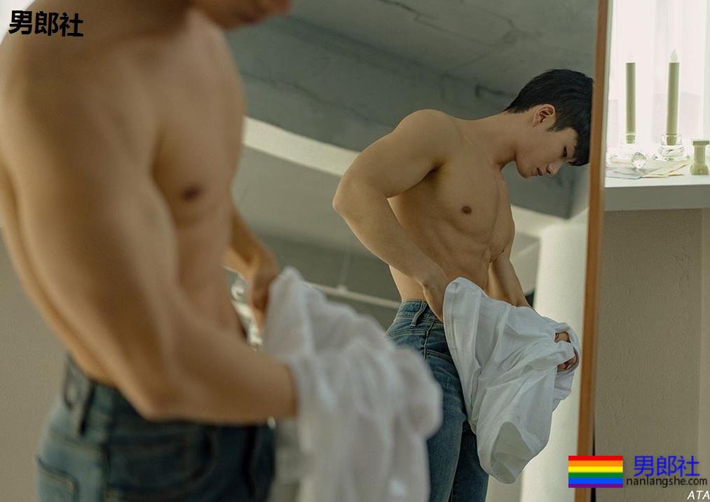 韩国欧巴背影太过迷人，扒出他的旧照片居然这么有料。 - 51虹马