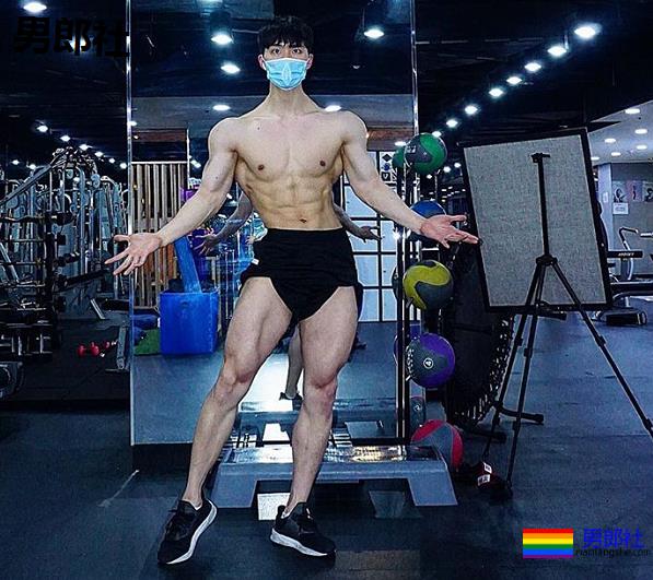 韩国欧巴背影太过迷人，扒出他的旧照片居然这么有料。 - 51虹马