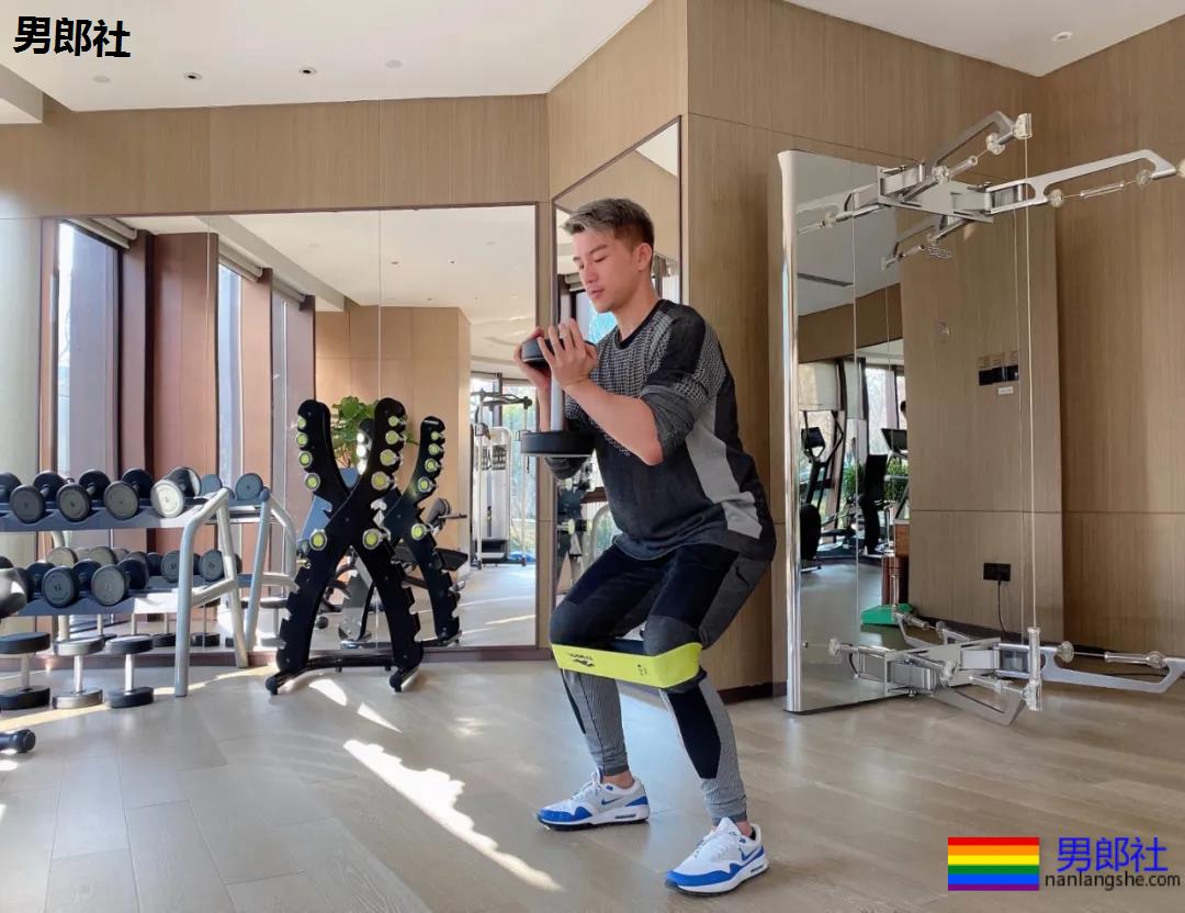 “胡子肌肉男泳池paly！包有大料更是实力满分！”-51虹马