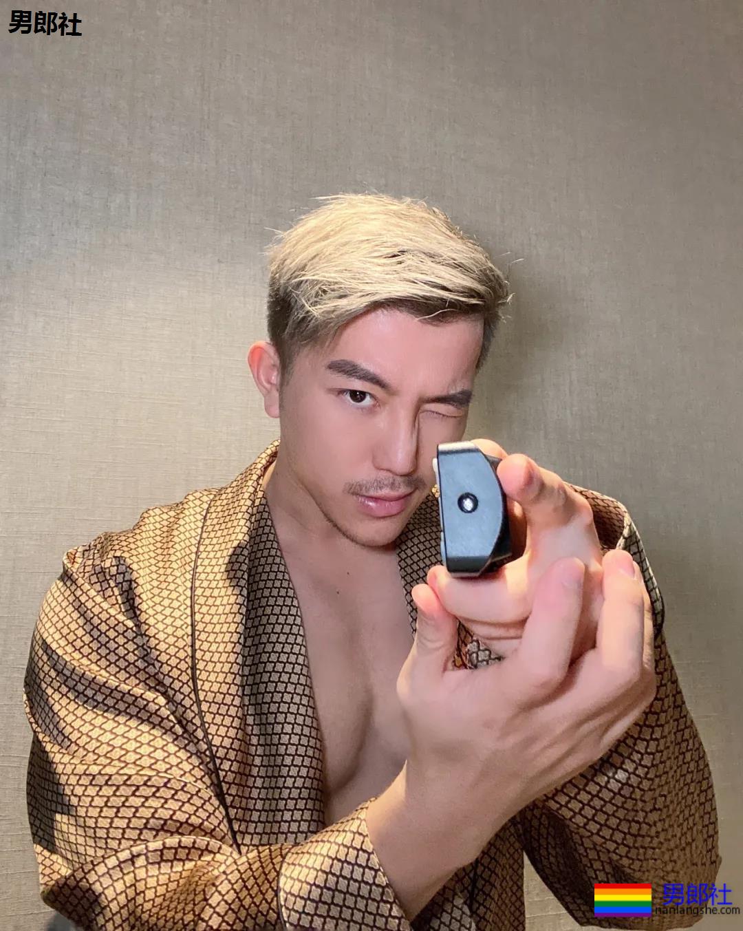 “胡子肌肉男泳池paly！包有大料更是实力满分！” - 51虹马