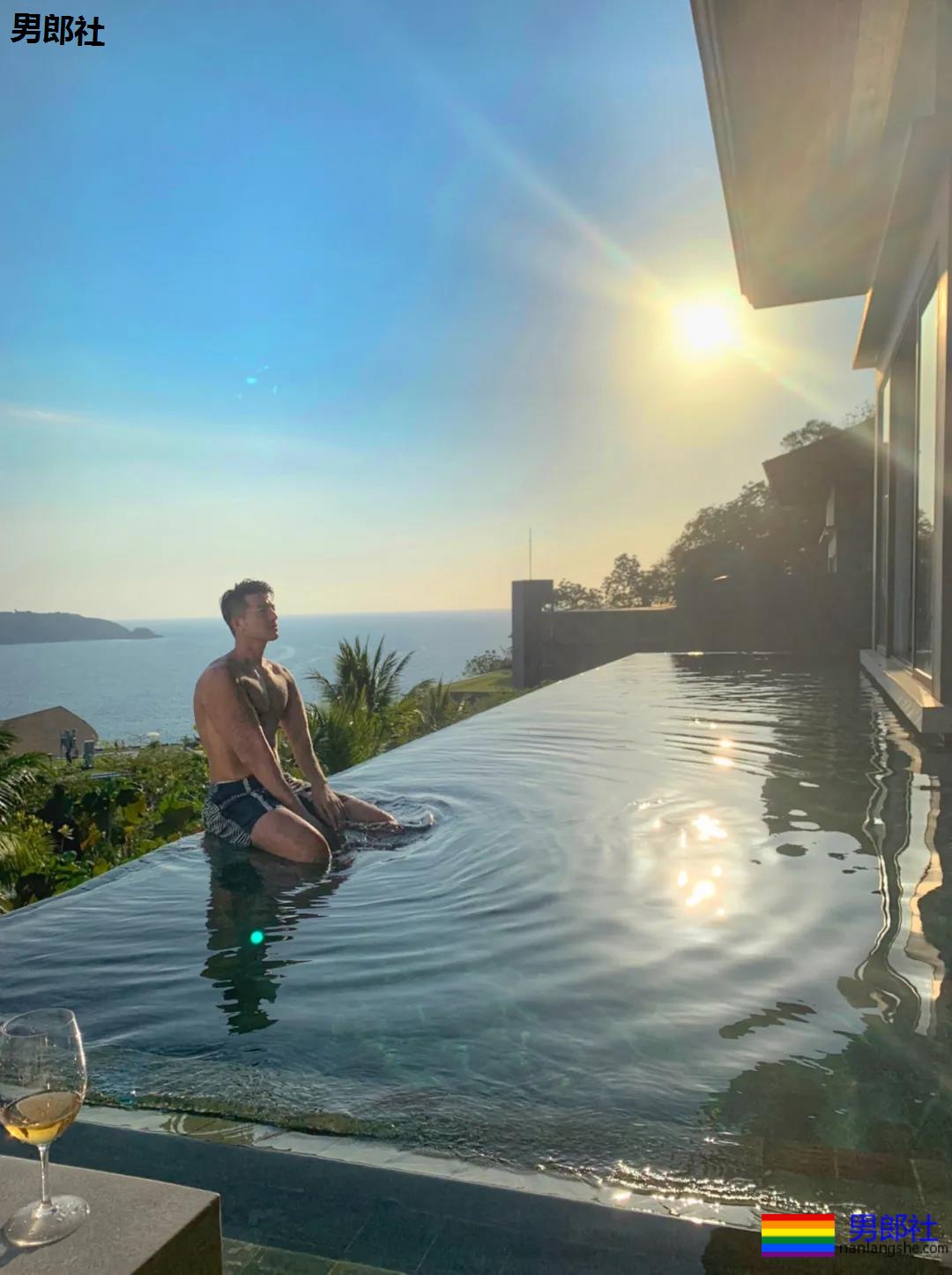 “胡子肌肉男泳池paly！包有大料更是实力满分！” - 51虹马