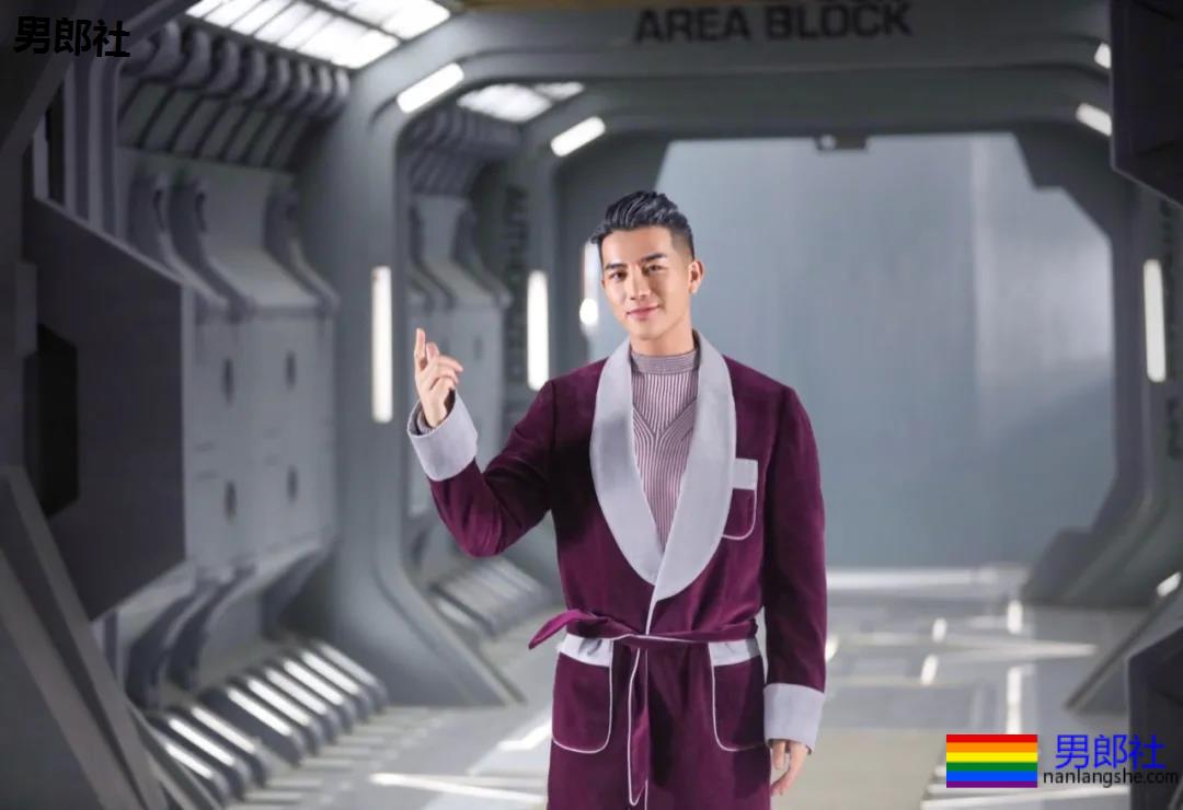 “胡子肌肉男泳池paly！包有大料更是实力满分！” - 51虹马