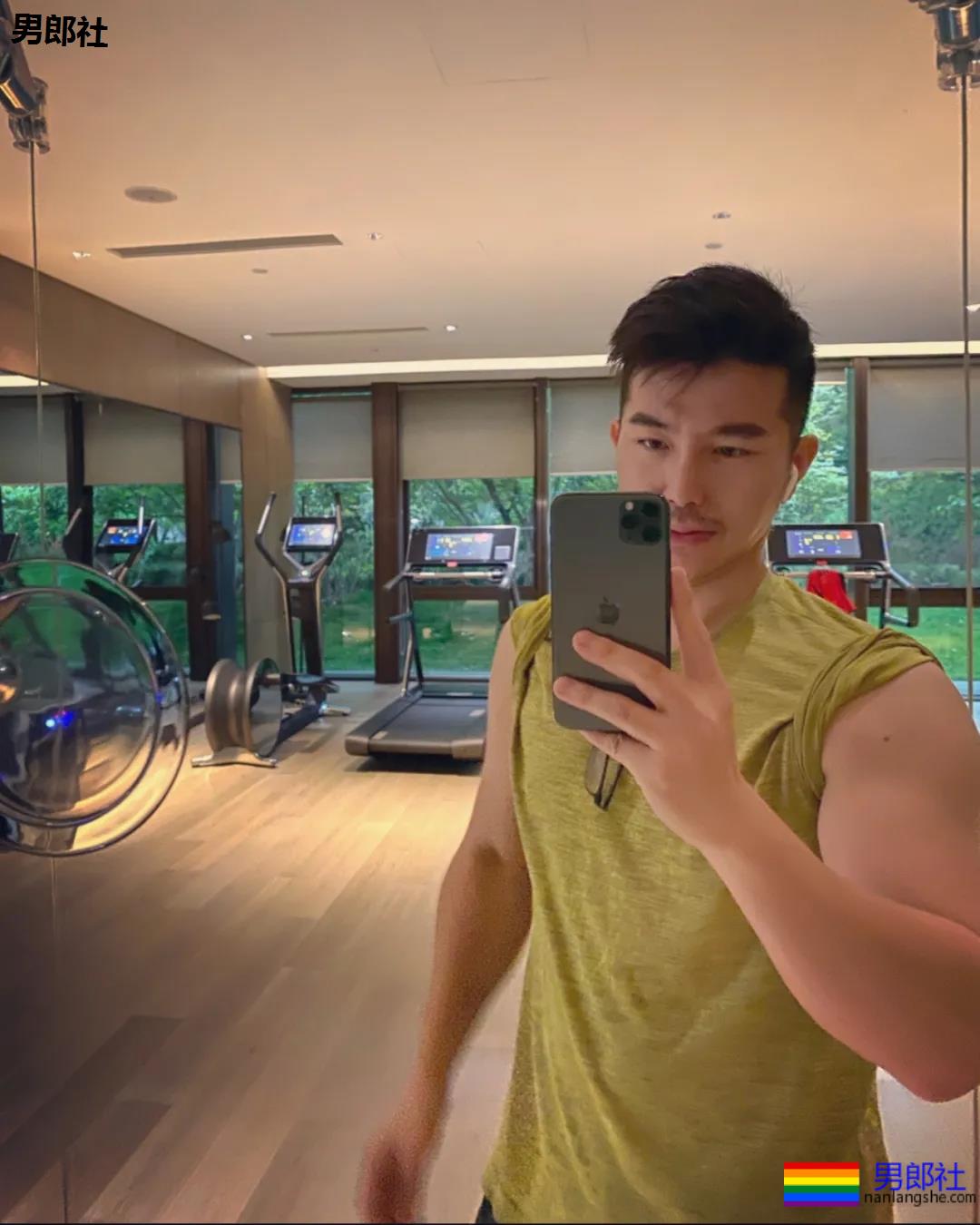 “胡子肌肉男泳池paly！包有大料更是实力满分！” - 51虹马