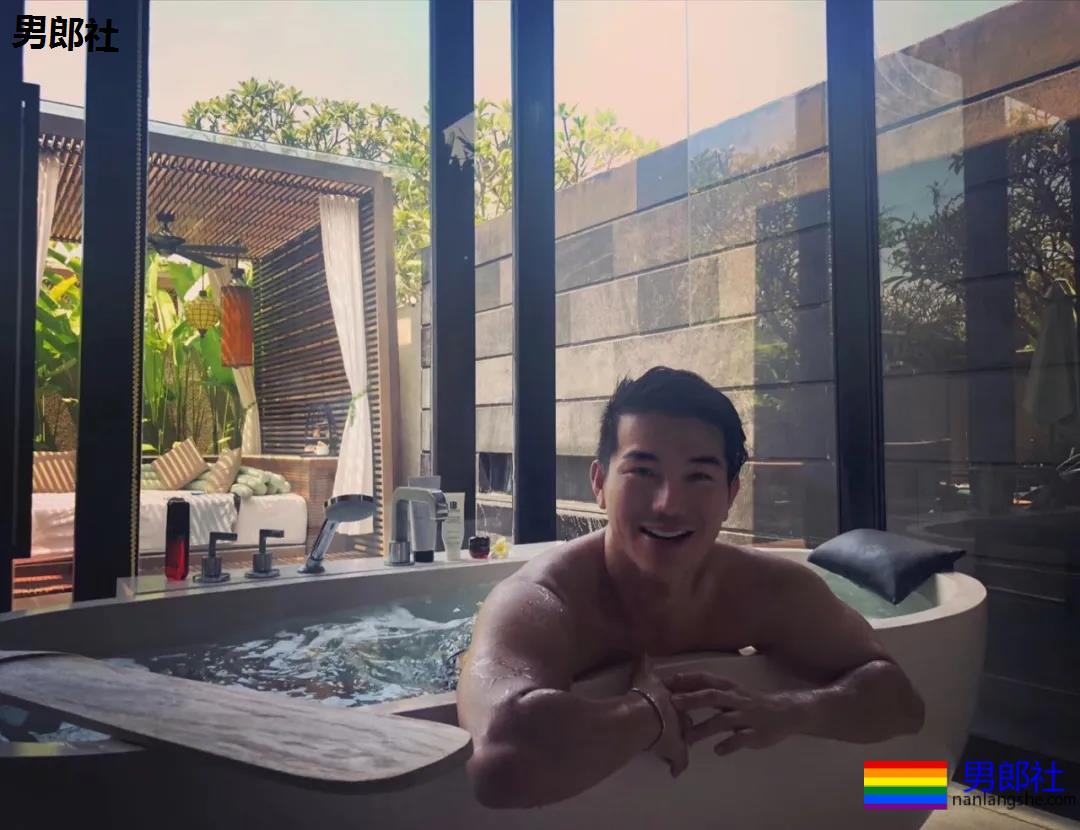 “胡子肌肉男泳池paly！包有大料更是实力满分！” - 51虹马