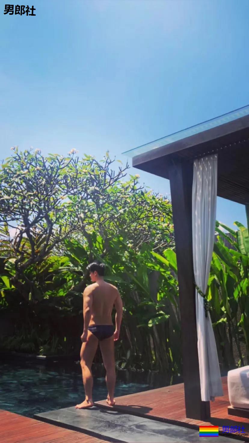 “胡子肌肉男泳池paly！包有大料更是实力满分！” - 51虹马