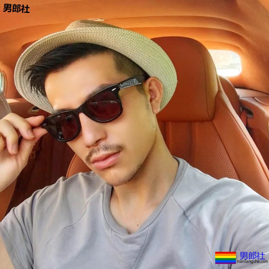 “胡子肌肉男泳池paly！包有大料更是实力满分！” - 51虹马