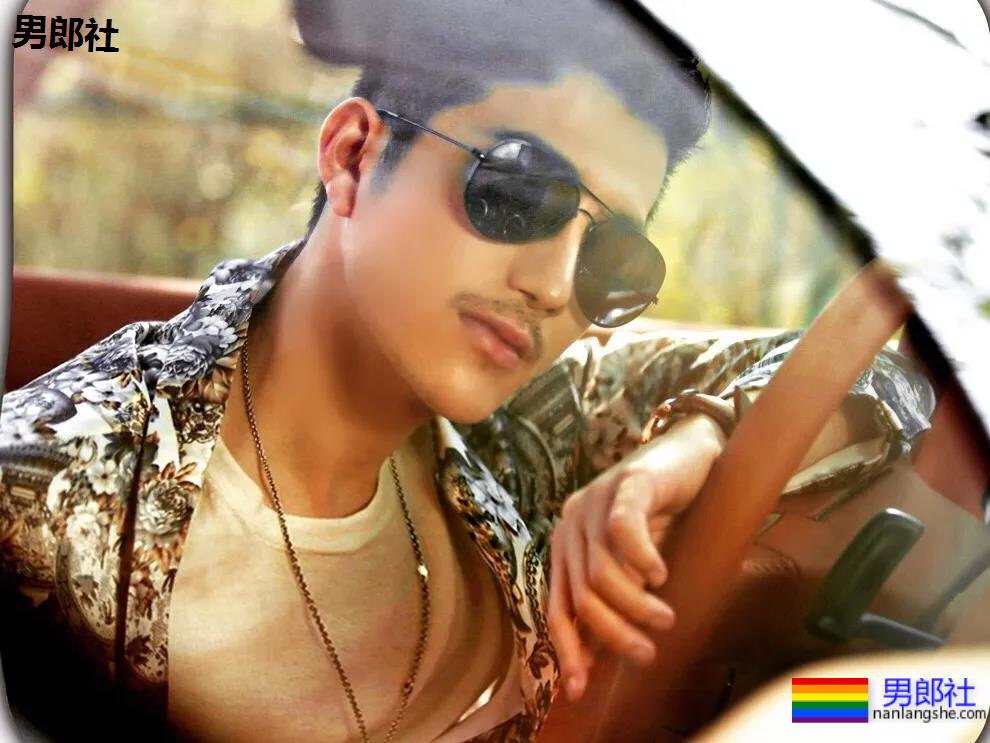 “胡子肌肉男泳池paly！包有大料更是实力满分！” - 51虹马